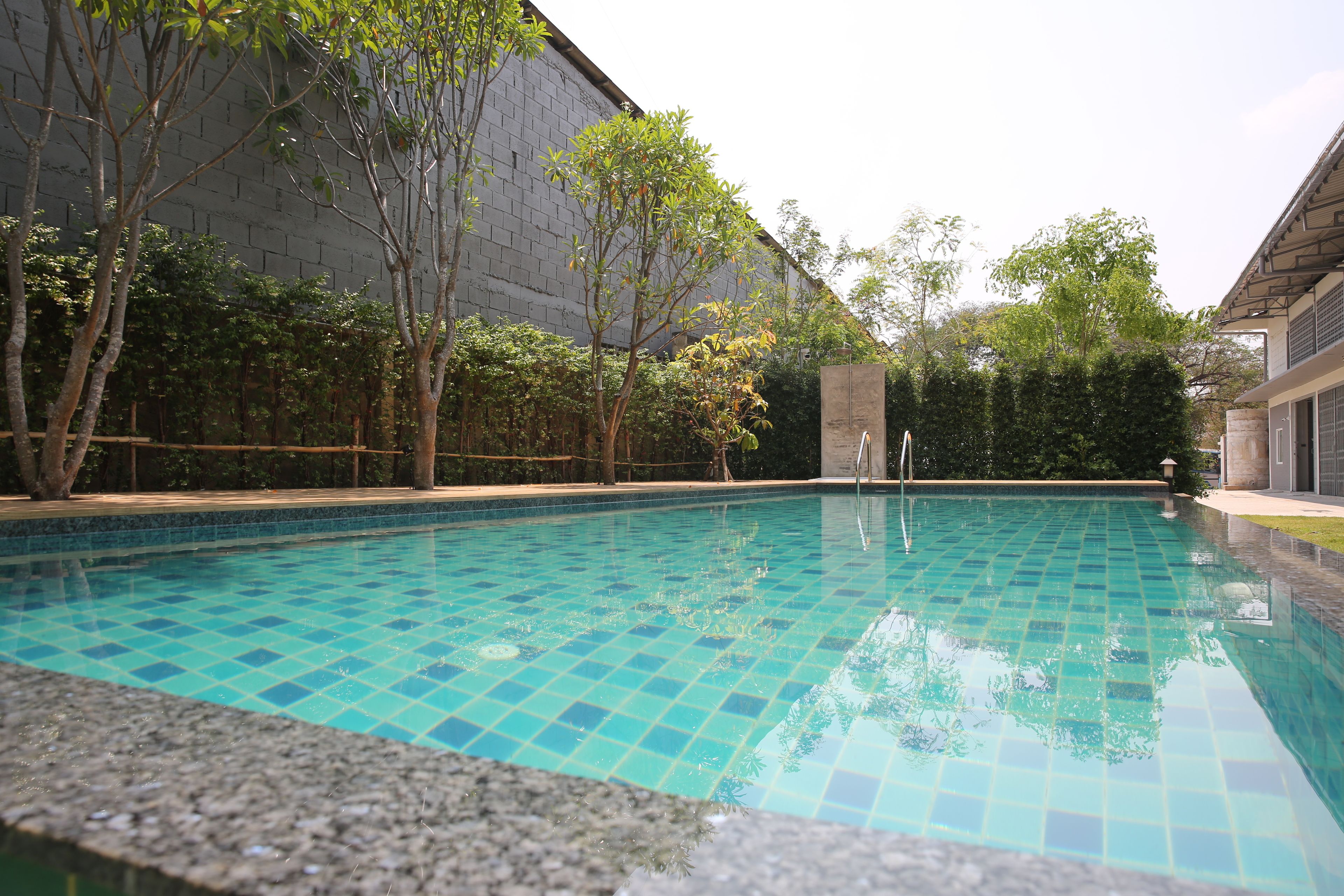 حمّام سباحة خارجي