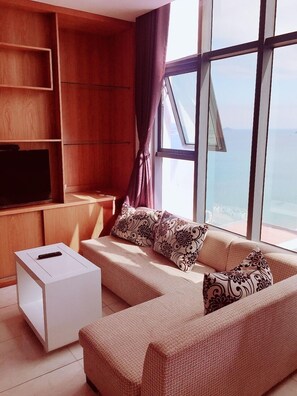 Senior Apartment, 1 Queen Bed, Partial Sea View | Egyptian cotton sheets, premium bedding, individually decorated - Ideal Time Apartment (Nha Trang)