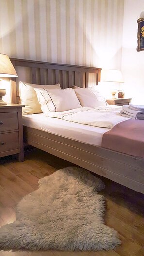City Apartment | In-room safe, desk, blackout curtains, iron/ironing board
