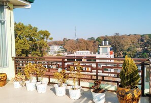 Terrace/patio - Kayah Land Hotel (Loikaw)