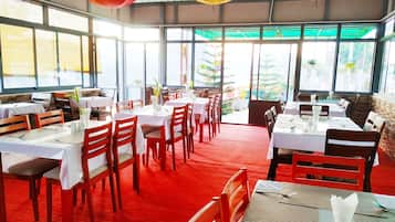 Free buffet breakfast