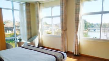 Chambre Deluxe Double ou avec lits jumeaux, vue fleuve | Minibar, bureau, Wi-Fi gratuit
