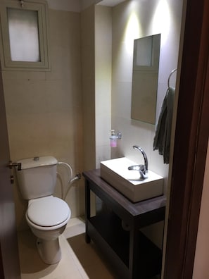 Bathroom - Stunning House in Jerusalem City Center (Jerusalem)