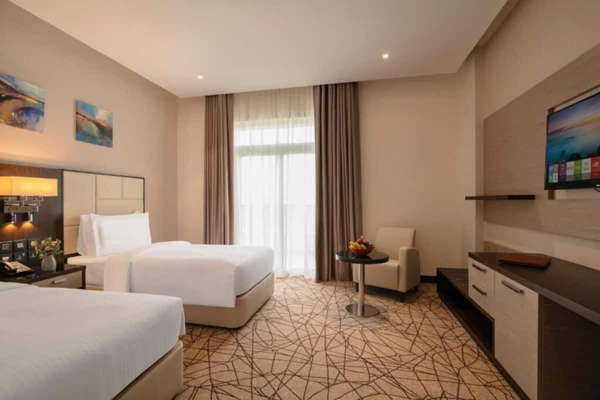 Premium bedding, minibar, in-room safe, desk
