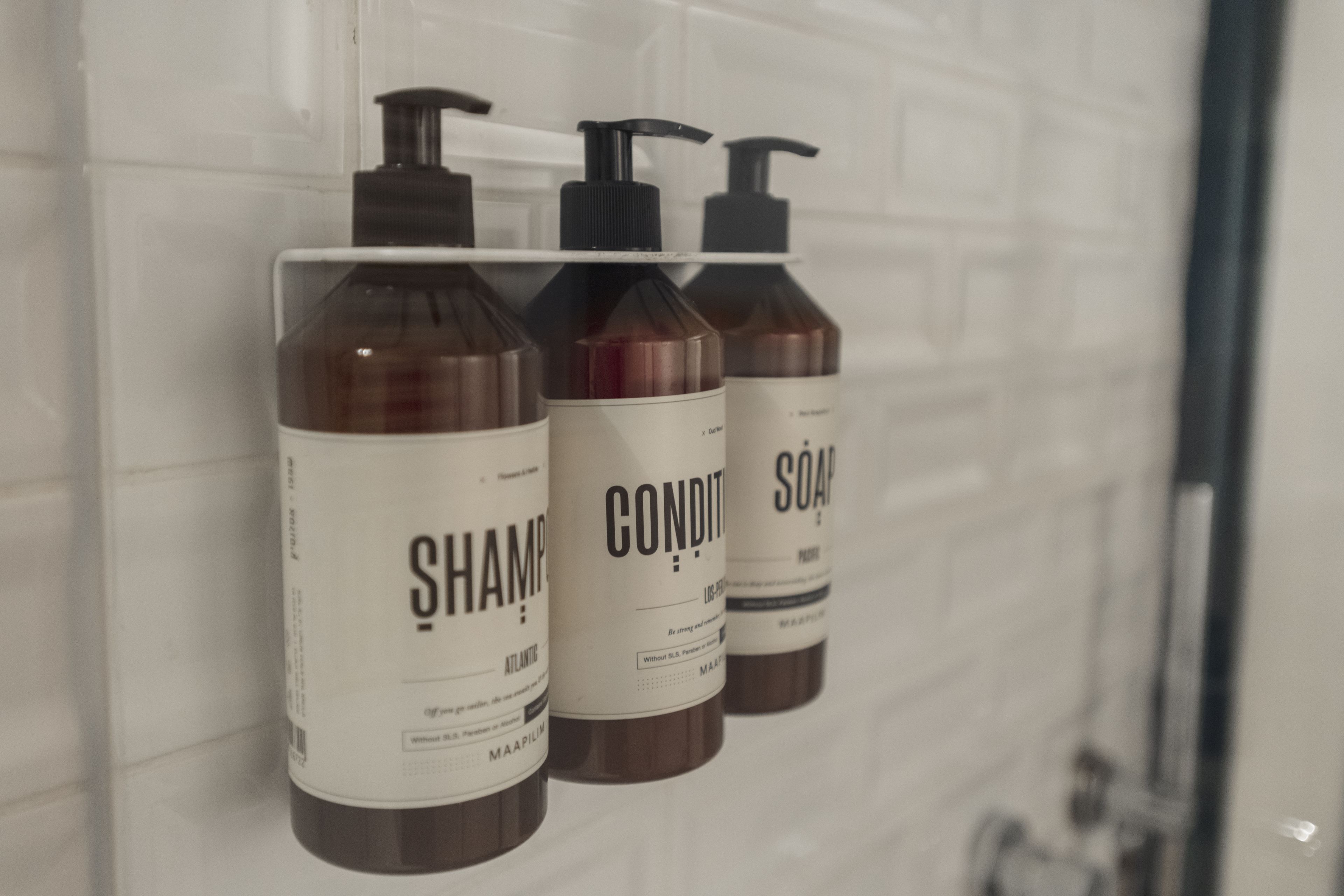 shower, rainfall showerhead, free toiletries, hair dryer