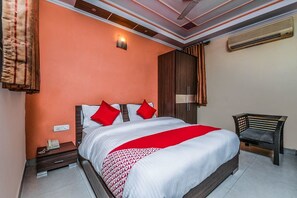 18 camere, una scrivania, Wi-Fi gratuito, con arredamento individuale