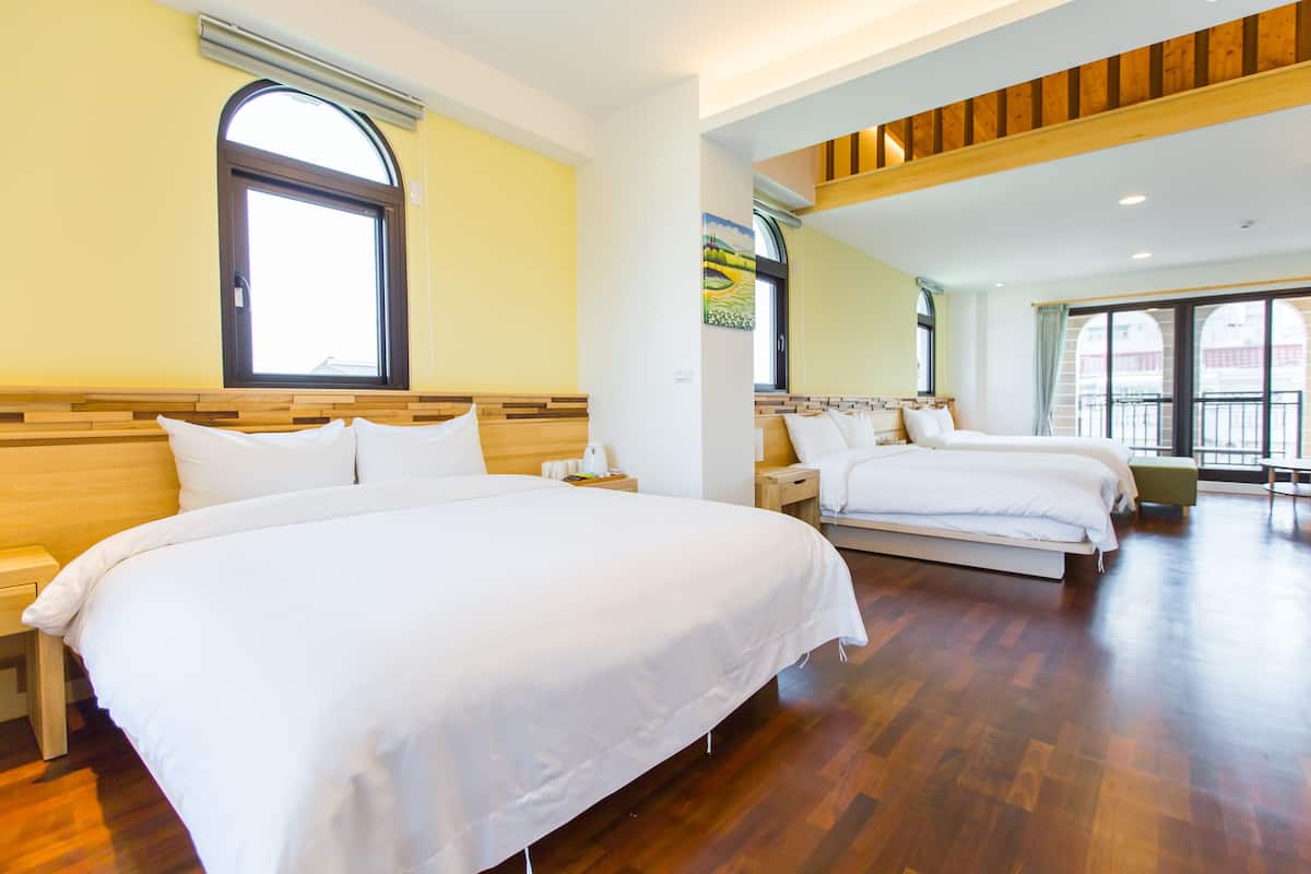 Family Suite, Mezzanine | Premium bedding, individually decorated, individually furnished, desk