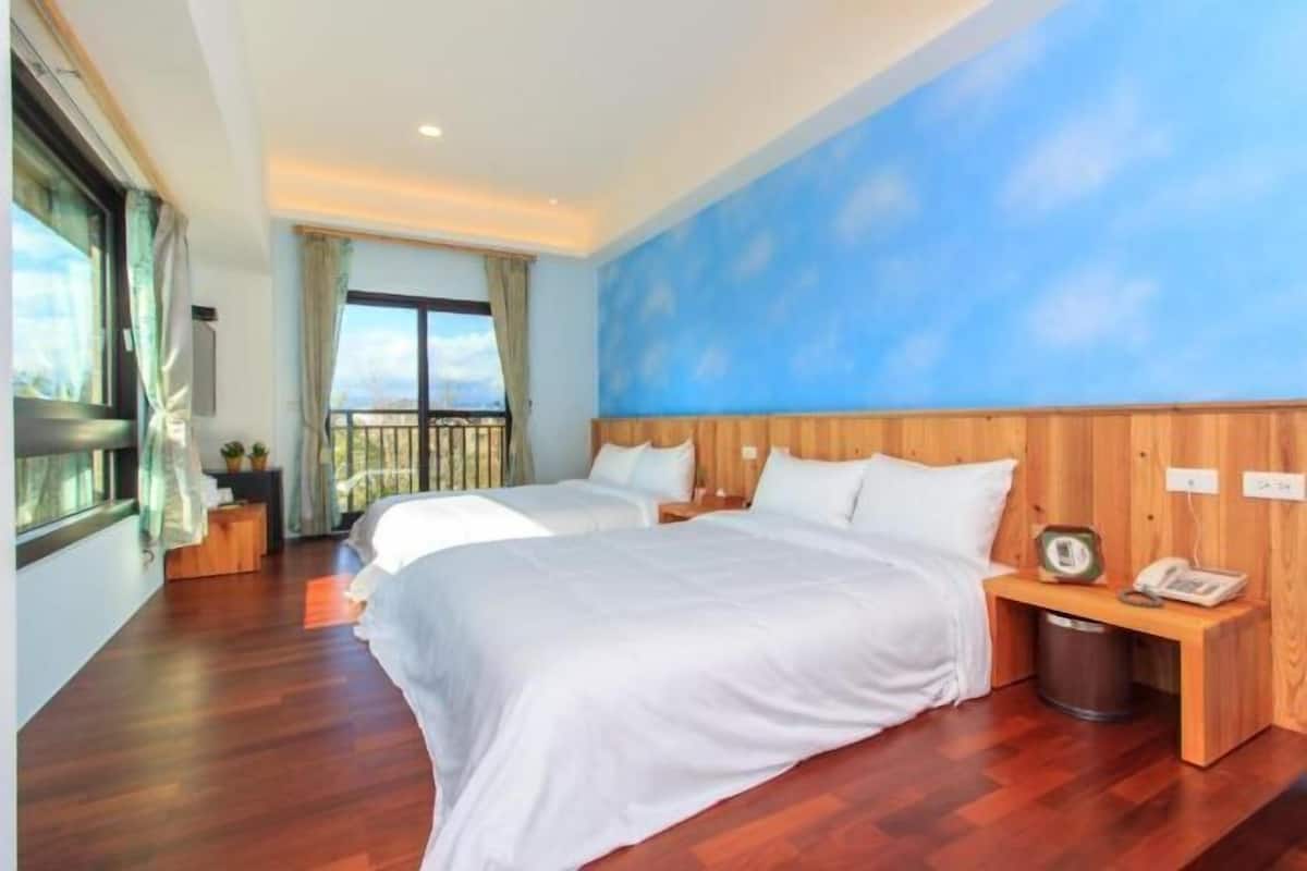 Premium bedding, individually decorated, individually furnished, desk