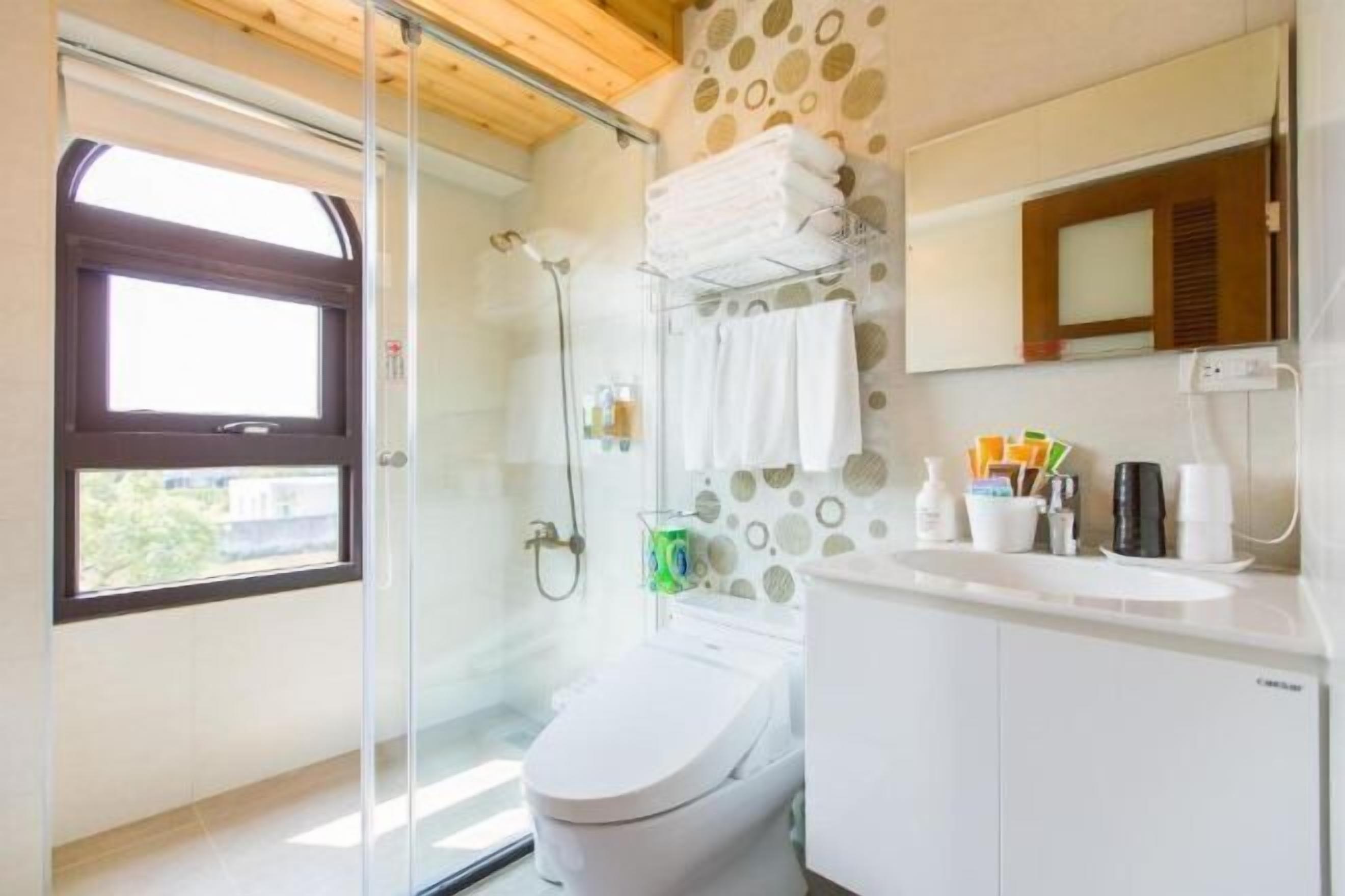 Bathroom | Shower, free toiletries, hair dryer, slippers