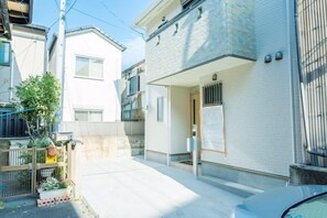 Exterior - Heartwarming House (Kyoto)