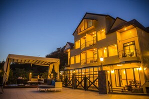 Fachada del alojamiento - Noche