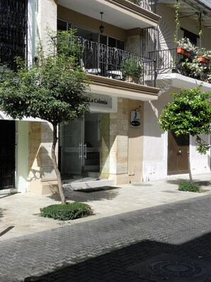 Exterior - Hotel La Colonia (Santo Domingo)