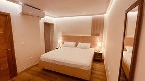 Double Room | Minibar, in-room safe, individually decorated, individually furnished - Hotel La Colonia (Santo Domingo)