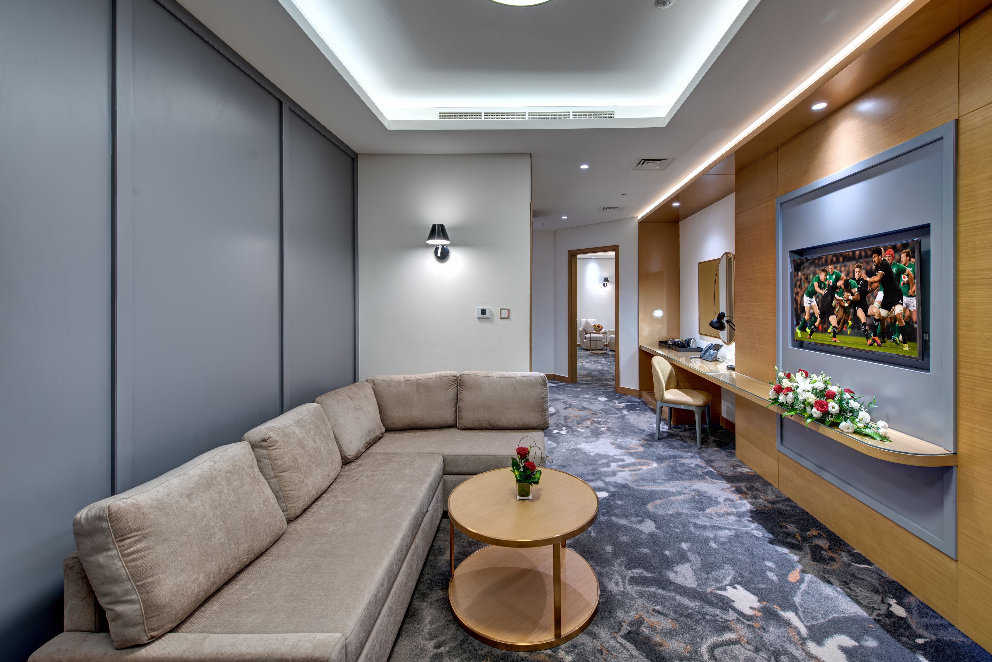 suite (s) | living area | 43-inch led tv with cable channels, tv