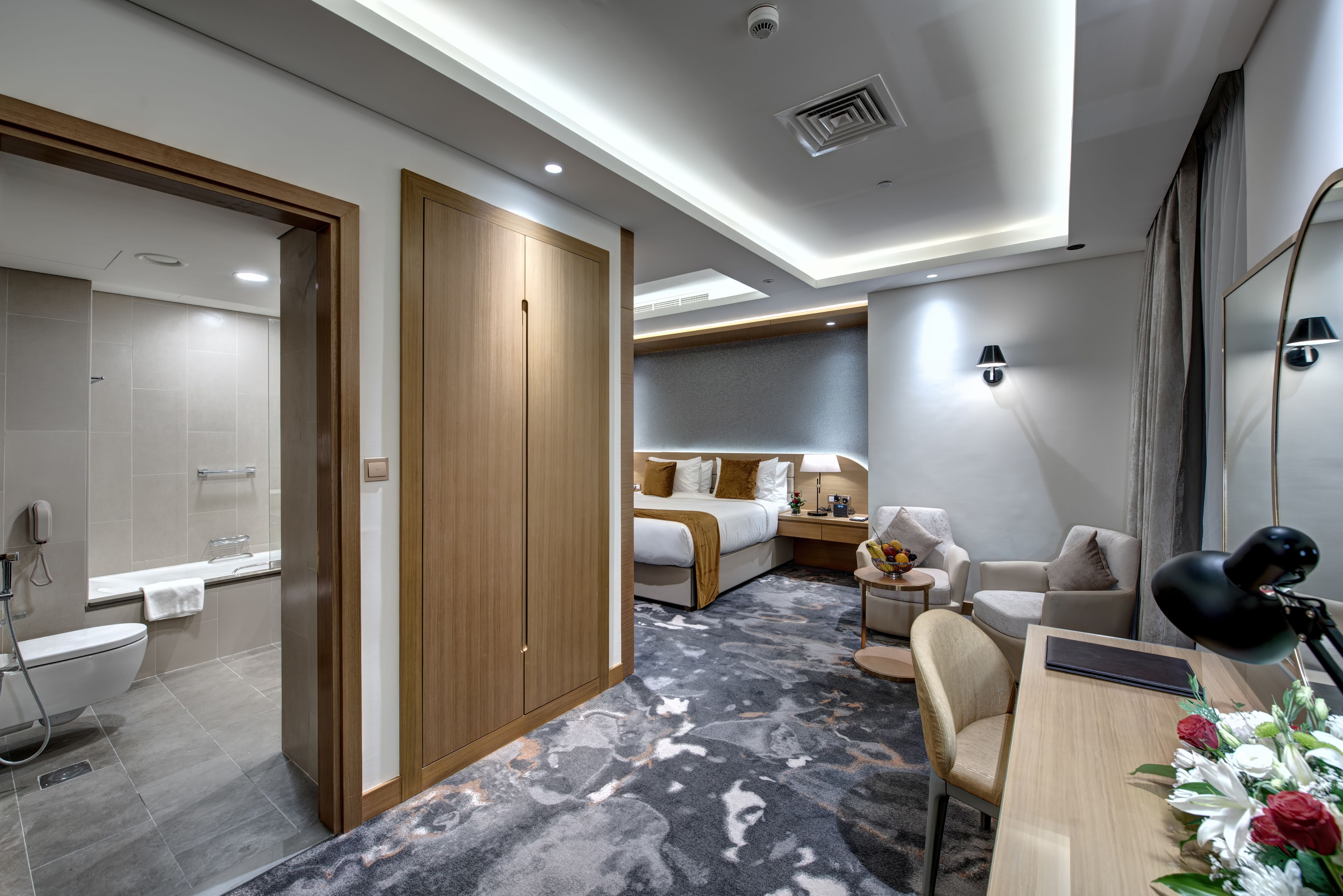 suite (s) | hypo-allergenic bedding, minibar, in-room safe, desk