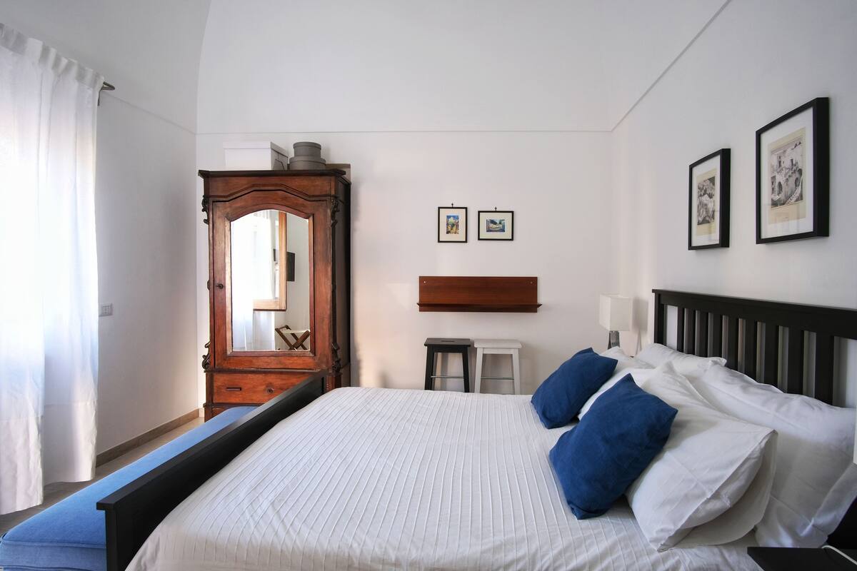 Deluxe Double Room | Premium bedding, down duvets, in-room safe, blackout curtains