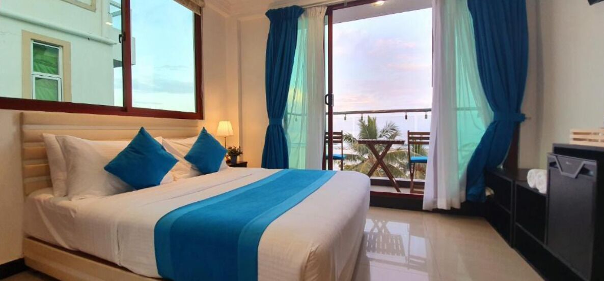 Kahden hengen deluxe-huone, 1 parisänky, tupakointi kielletty | Näkymä parvekkeelta