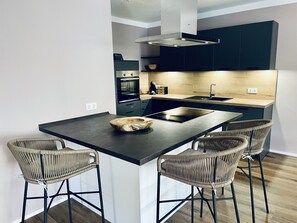 Appartement (1) | Cuisine privée | Grand réfrigérateur, four, plaque de cuisson, lave-vaisselle