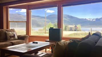 Deluxe Suite, Private Bathroom (One King Executive) | View from property