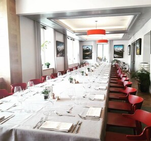 Café da manhã, almoço e jantar; culinária francesa 