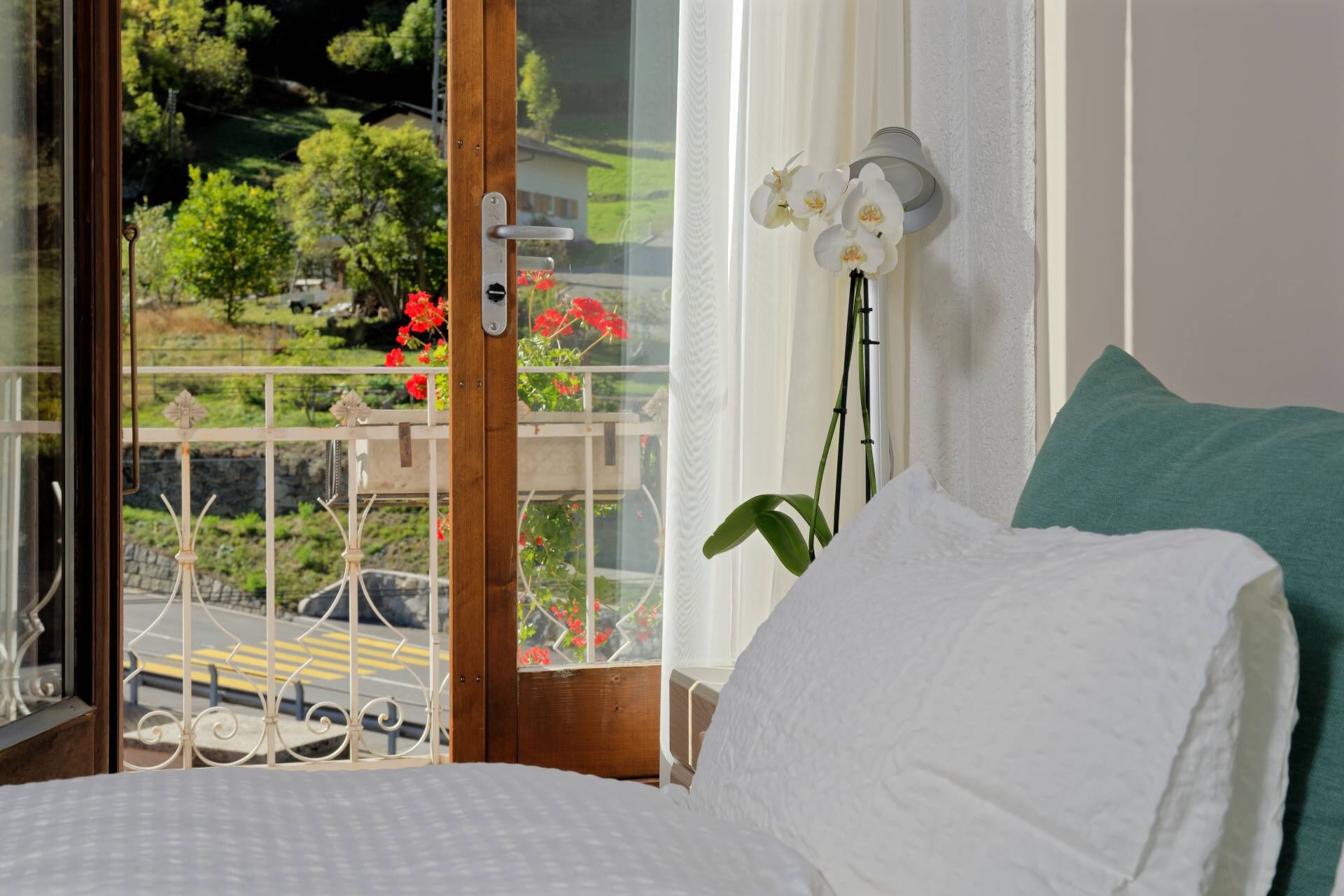 Chambre Double ou avec lits jumeaux, salle de bains privée, vue montagne | Vue depuis le balcon