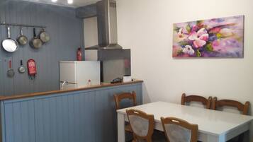 Fridge, microwave, stovetop, cookware/dishes/utensils