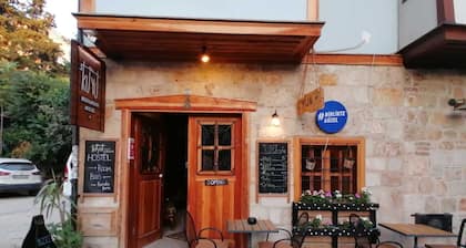 Kuyu Beergarden Hostel