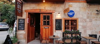 Kuyu Beergarden Hostel
