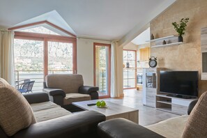 Penthouse, 3 Bedrooms, Sea View | Living room
