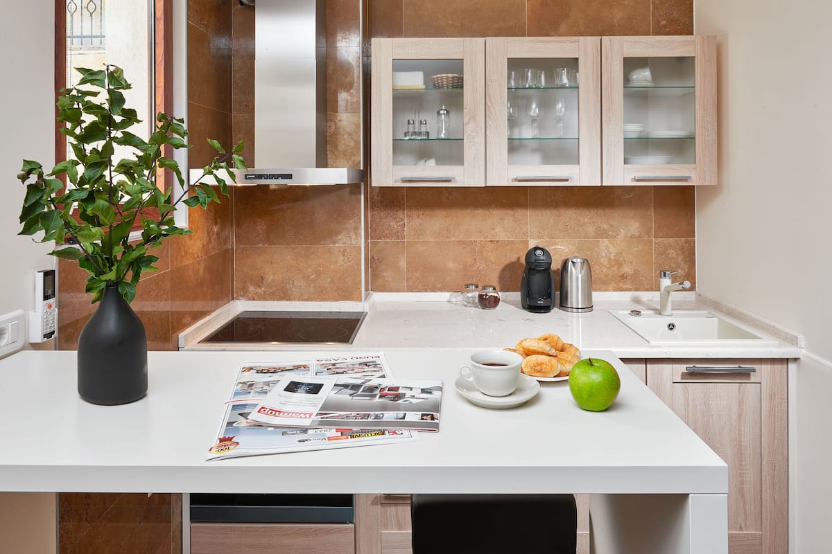 Apartment, Meerblick | Essbereich im Zimmer