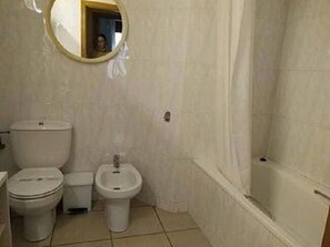 Apartment, Multiple Beds, Non Smoking, Mountain View | Bathroom