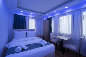 1 bedroom, minibar, desk, laptop workspace