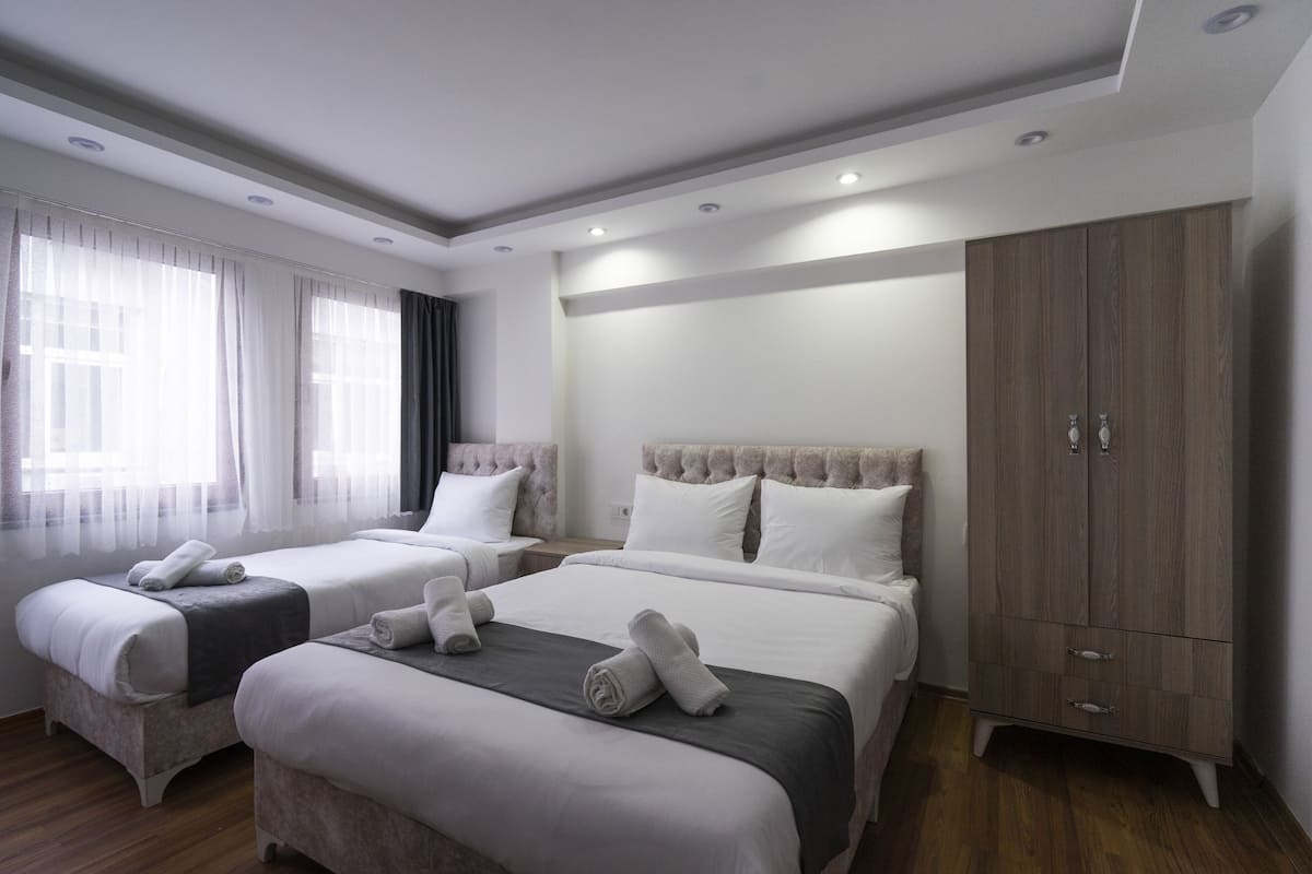 1 bedroom, minibar, desk, laptop workspace