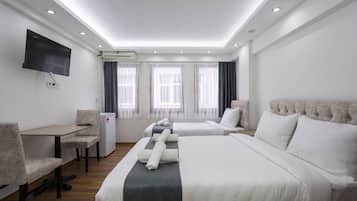1 bedroom, minibar, desk, laptop workspace