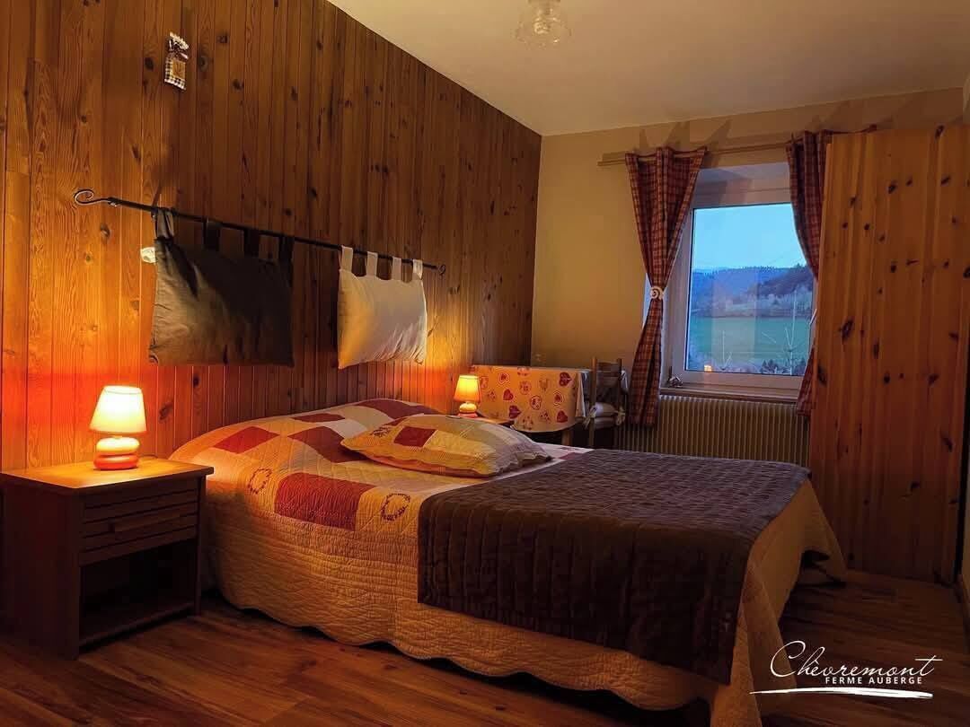 雙人房, 1 張標準雙人床, 山景 | 獨特裝潢、布置獨特、書桌、床單