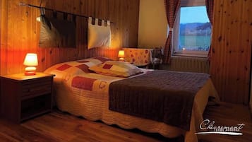 Double Room, 1 Double Bed, Mountain View | Individually decorated, individually furnished, desk, bed sheets