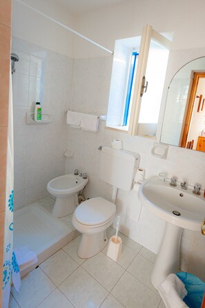 Dusj, bidé og håndklær