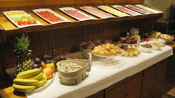 Desayuno buffet (EUR 10 por persona)