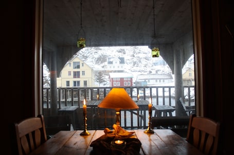 Restaurant. Holmvik Brygge Nyksund