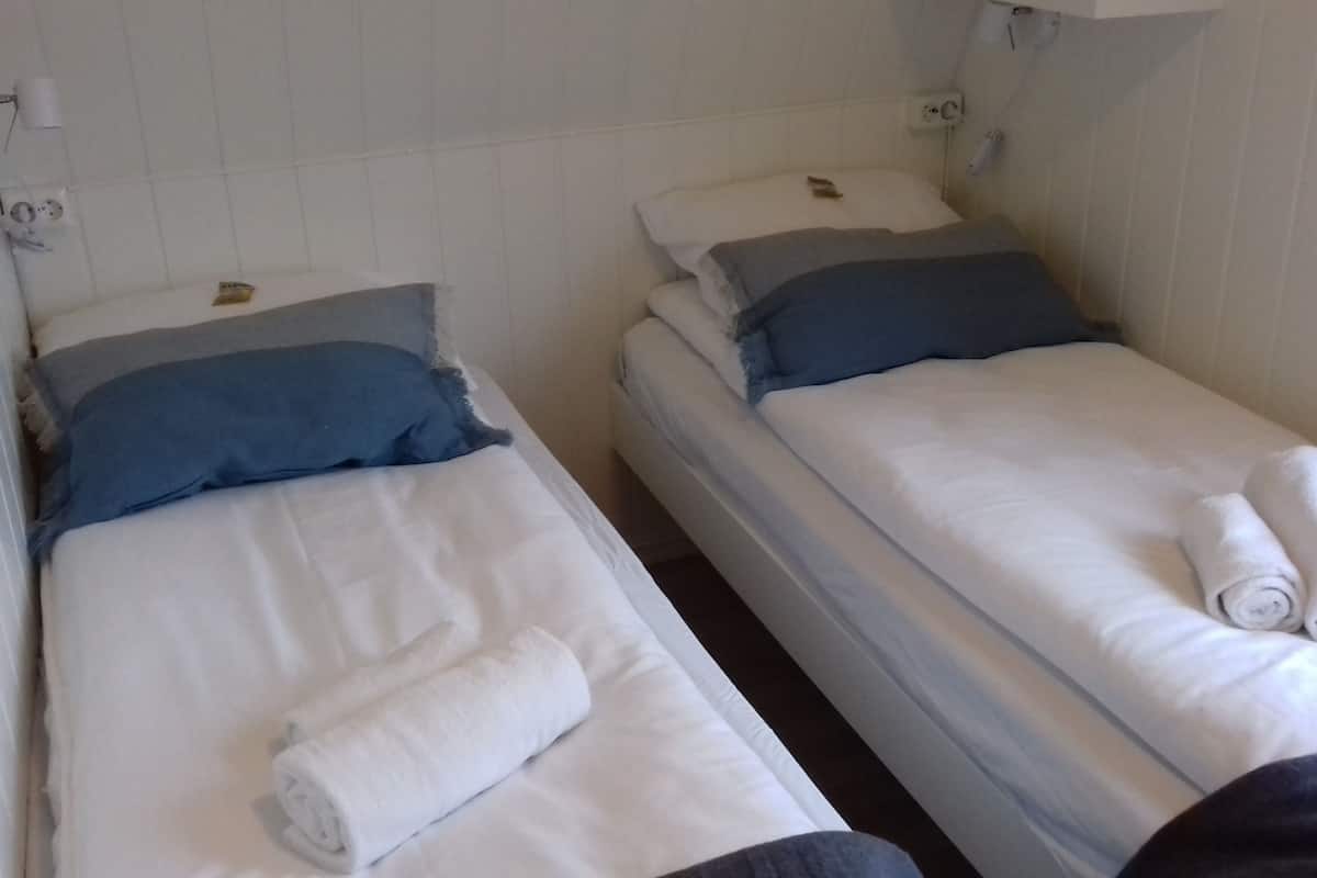Classic Twin Room, 2 Twin Beds, Non Smoking, Partial Ocean View | Individually decorated, desk, laptop workspace, iron/ironing board