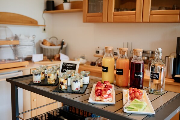 Desayuno buffet diario (EUR 15 por persona)