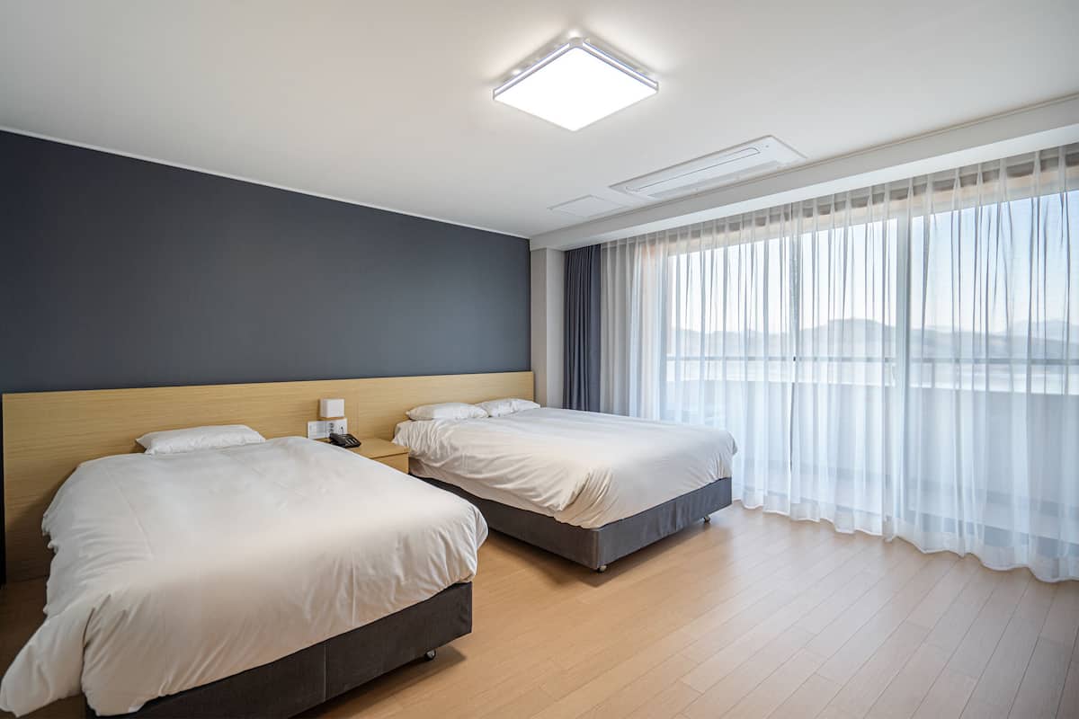 Superior Twin Room, Lake View (Lake Hotel) | WiFi (free), bed sheets