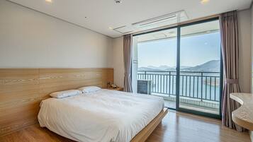 Deluxe Double Room (HIll House) | Free WiFi, bed sheets