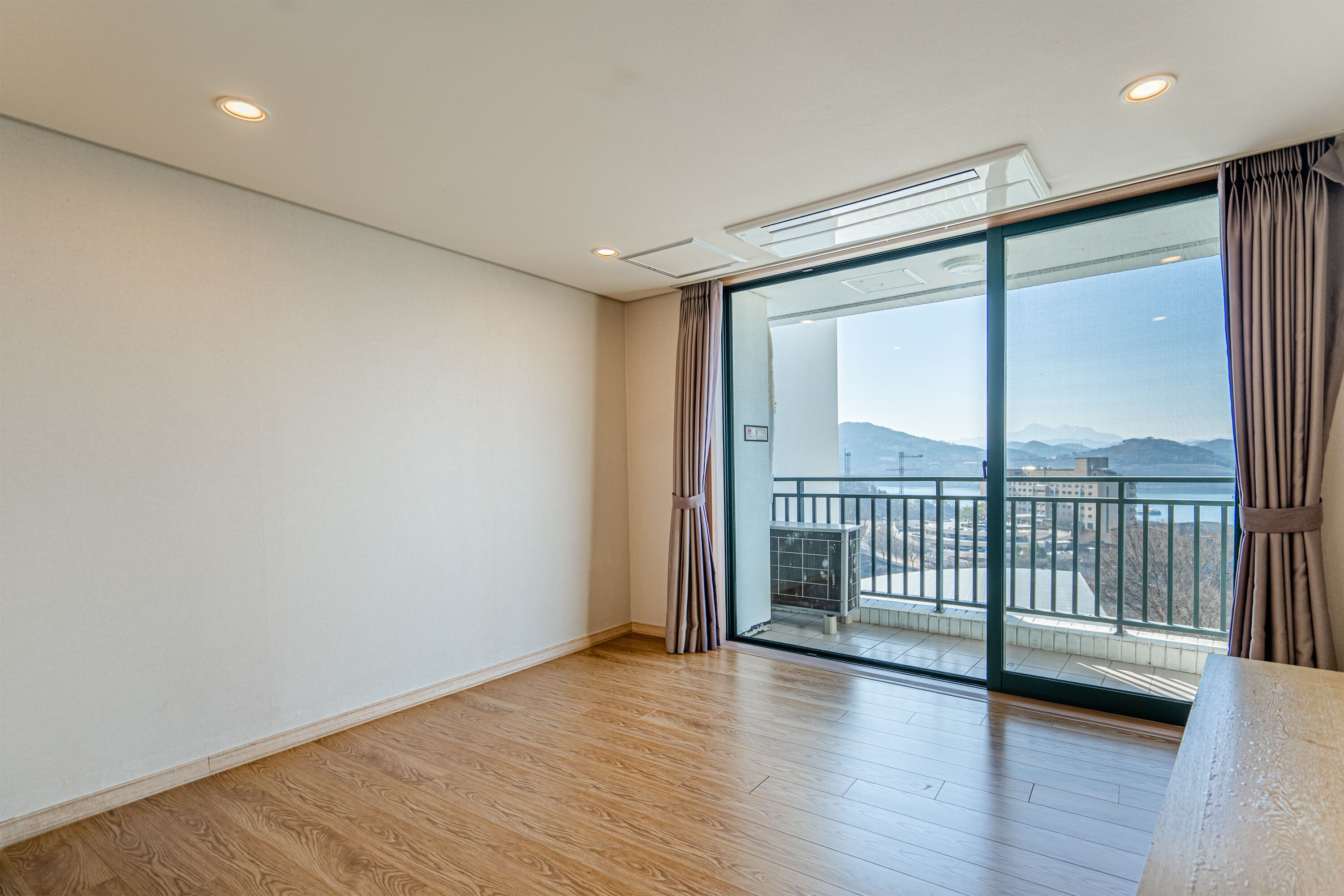 deluxe ondol room (hill house) (bedding and blanket) | 1 bedroom, free wifi, bed sheets