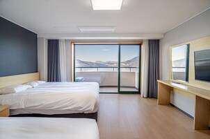 Quarto duplo superior, vista para o lago (Lake Hotel) | Wi-Fi de cortesia, roupa de cama