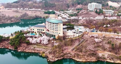 Cheongpung Resort Lake Hotel