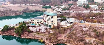 Cheongpung Resort Lake Hotel