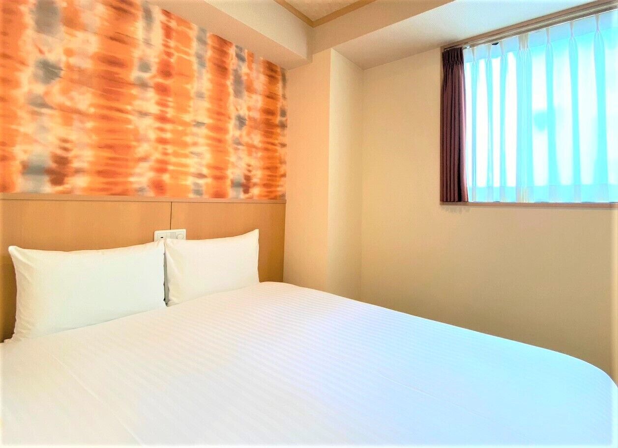 Down duvets, desk, blackout curtains, soundproofing
