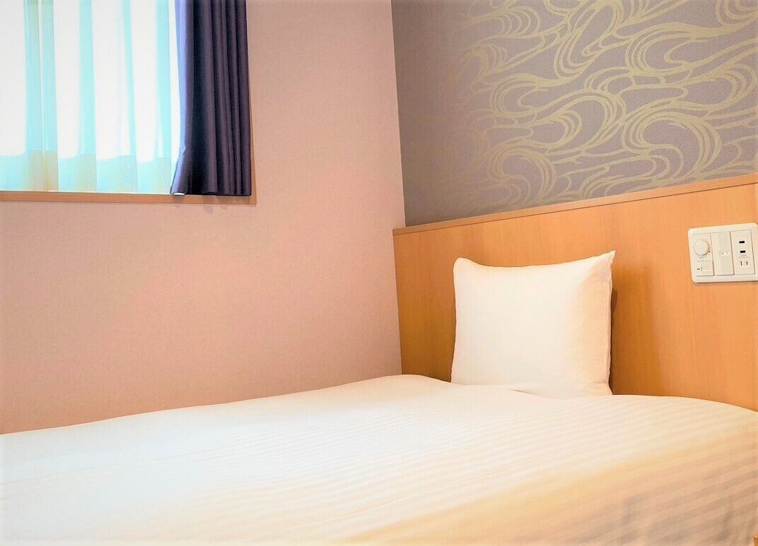 Down duvets, desk, blackout curtains, soundproofing