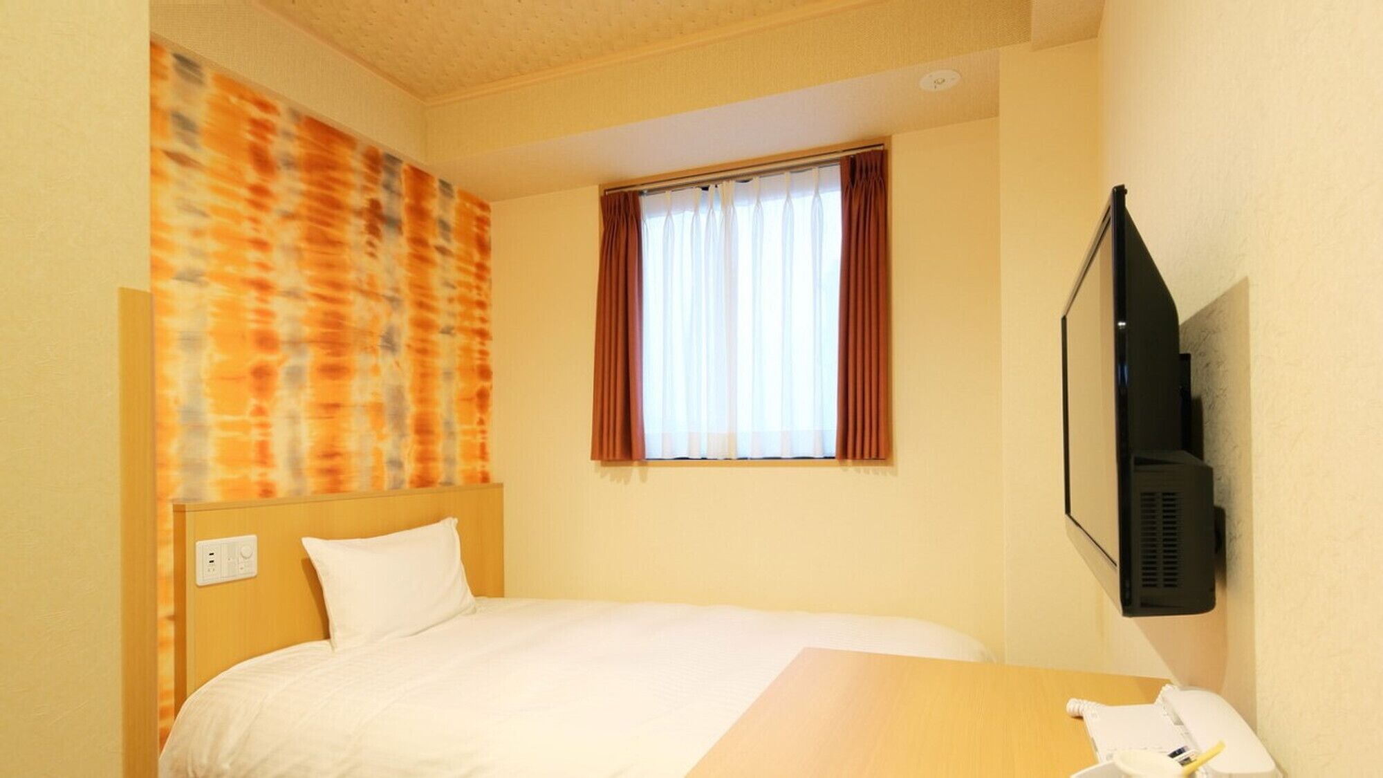 Down duvets, desk, blackout curtains, soundproofing